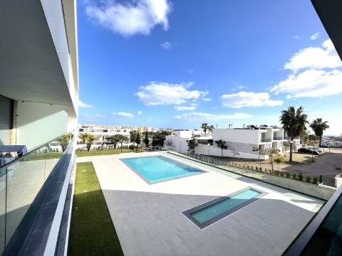 Apartamento T3 com garagem e piscina| Albufeira (C)