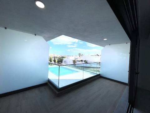 Apartamento T3 com garagem e piscina| Albufeira (C)