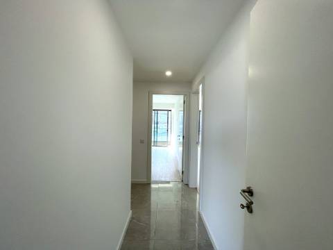 Apartamento T3 com garagem e piscina| Albufeira (C)