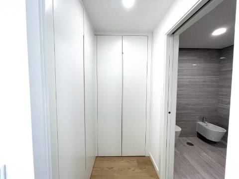 Apartamento T3 com garagem e piscina| Albufeira (C)