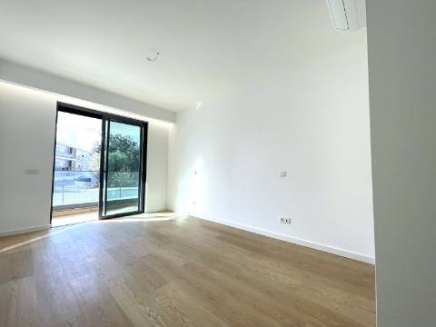 Apartamento T3 com garagem e piscina| Albufeira (C)