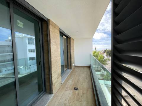 Apartamento T3 com garagem e piscina| Albufeira (C)