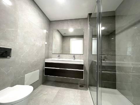 Apartamento T3 com garagem e piscina| Albufeira (C)