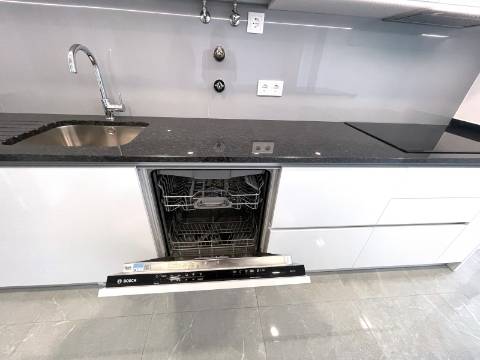 Apartamento T3 com garagem e piscina| Albufeira (C)