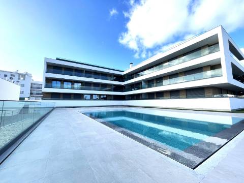 Apartamento T3 com garagem e piscina| Albufeira (C)