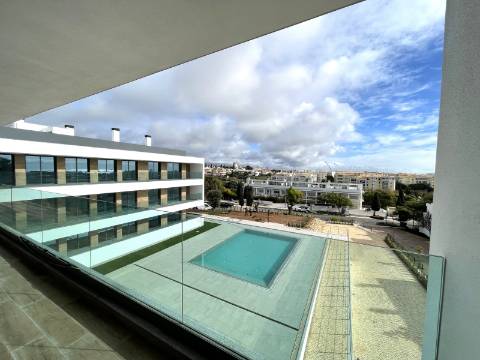 Apartamento T3 com garagem e piscina| Albufeira (C)