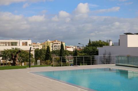 Apartamento T3 com garagem e piscina| Albufeira (C)