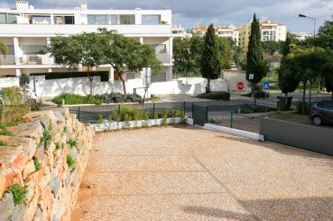 Apartamento T3 com garagem e piscina| Albufeira (C)