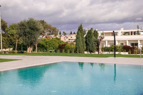 Apartamento T3 com garagem e piscina| Albufeira (C)