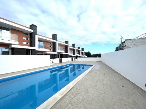 Moradia T3 em condomínio com piscina | Albufeira