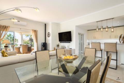 Apartamento com 3 quartos, piscina e vista para o campo de golfe| Carvoeiro