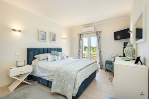 Apartamento com 3 quartos, piscina e vista para o campo de golfe| Carvoeiro