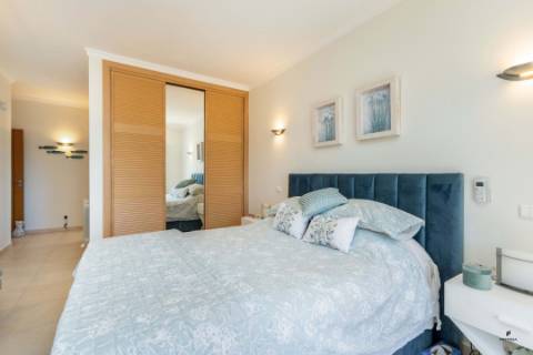 Apartamento com 3 quartos, piscina e vista para o campo de golfe| Carvoeiro