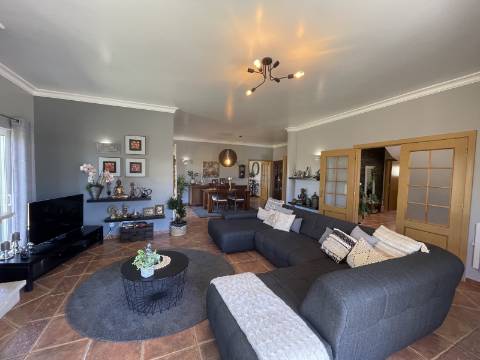 Moradia com 4 quartos, garagem e piscina | Albufeira