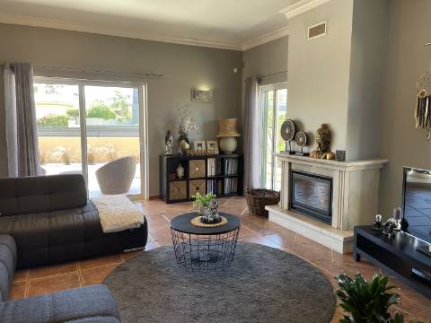 Moradia com 4 quartos, garagem e piscina | Albufeira