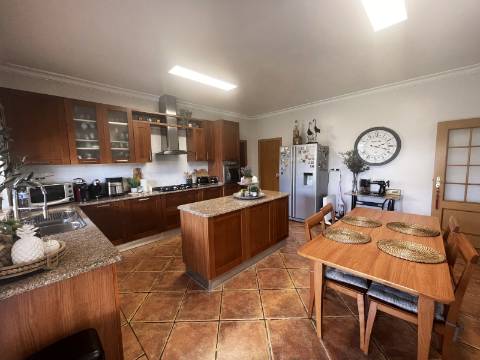 Moradia com 4 quartos, garagem e piscina | Albufeira