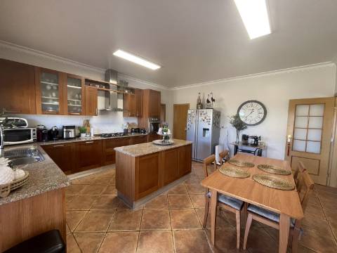 Moradia com 4 quartos, garagem e piscina | Albufeira