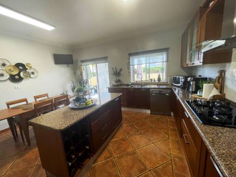 Moradia com 4 quartos, garagem e piscina | Albufeira