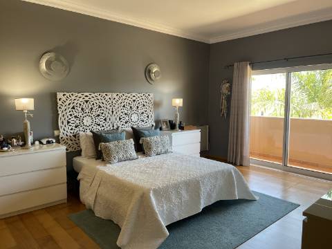 Moradia com 4 quartos, garagem e piscina | Albufeira