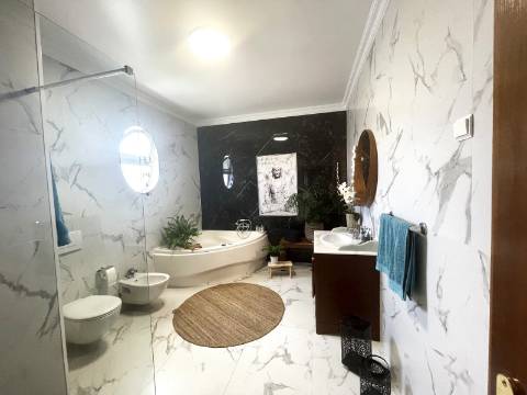 Moradia com 4 quartos, garagem e piscina | Albufeira