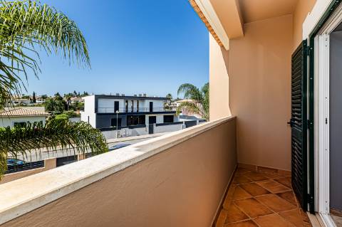 Moradia com 4 quartos, garagem e piscina | Albufeira