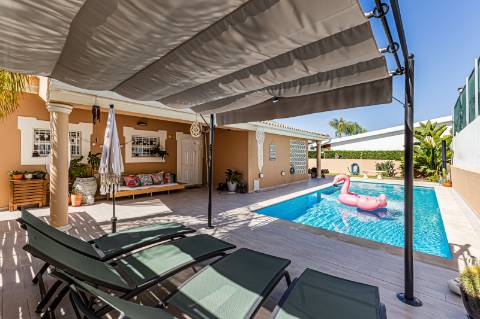 Moradia com 4 quartos, garagem e piscina | Albufeira