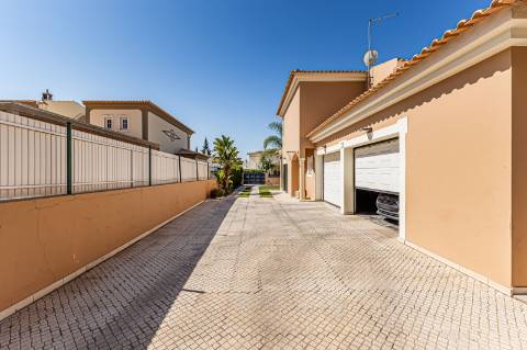 Moradia com 4 quartos, garagem e piscina | Albufeira