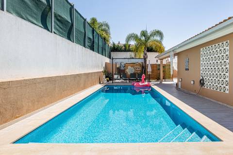 Moradia com 4 quartos, garagem e piscina | Albufeira