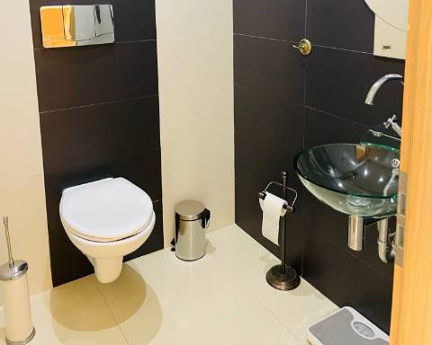 Moradia T2 em Banda com piscina, garagem e vista mar