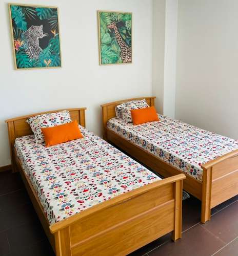 Moradia T2 em Banda com piscina, garagem e vista mar