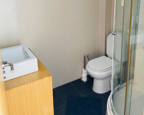 Moradia T2 em Banda com piscina, garagem e vista mar