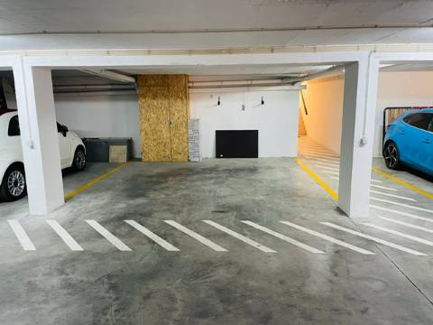 Moradia T2 em Banda com piscina, garagem e vista mar