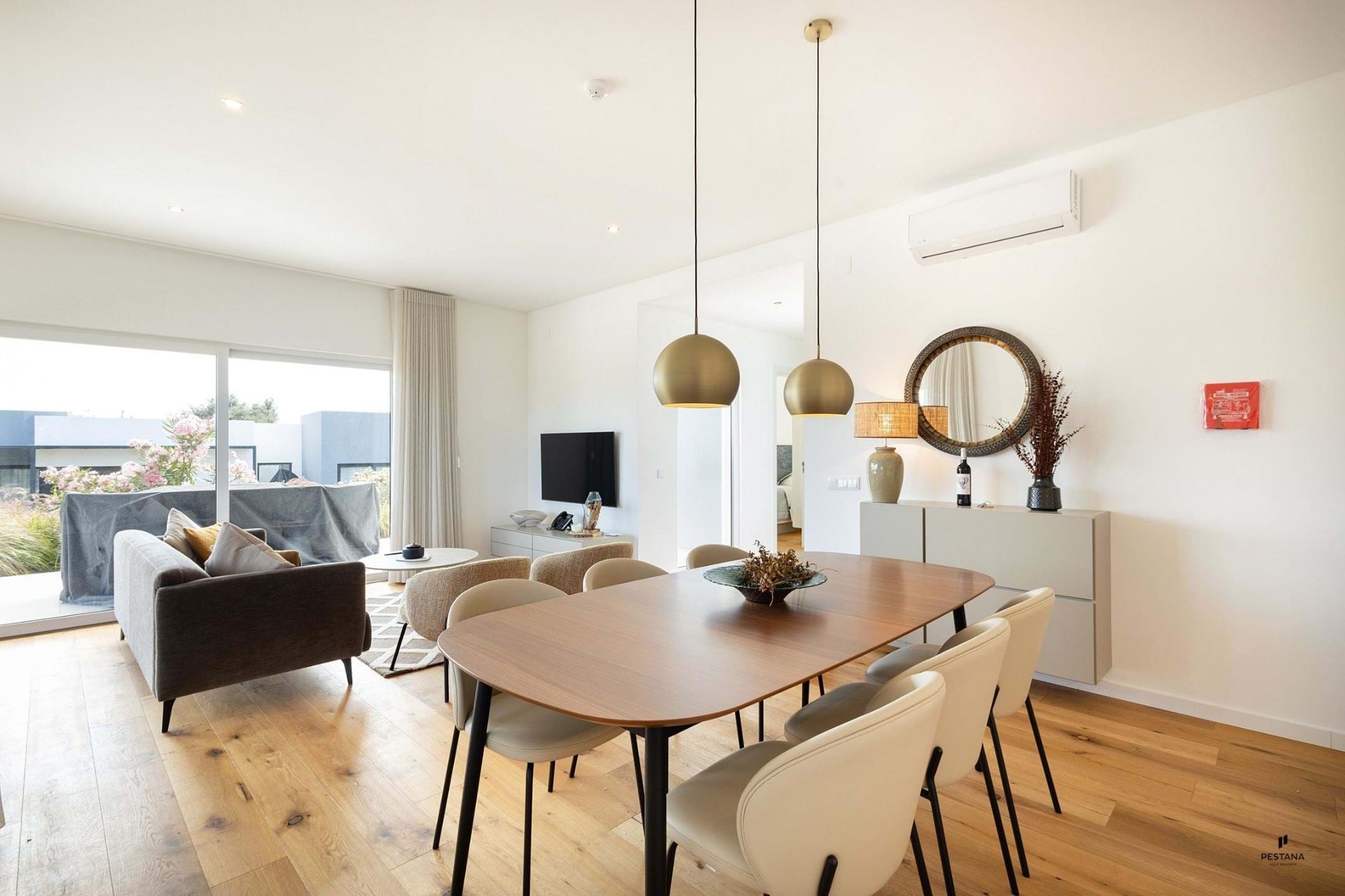 Moradia contemporânea com piscina privada e vistas deslumbrantes sobre Monchique