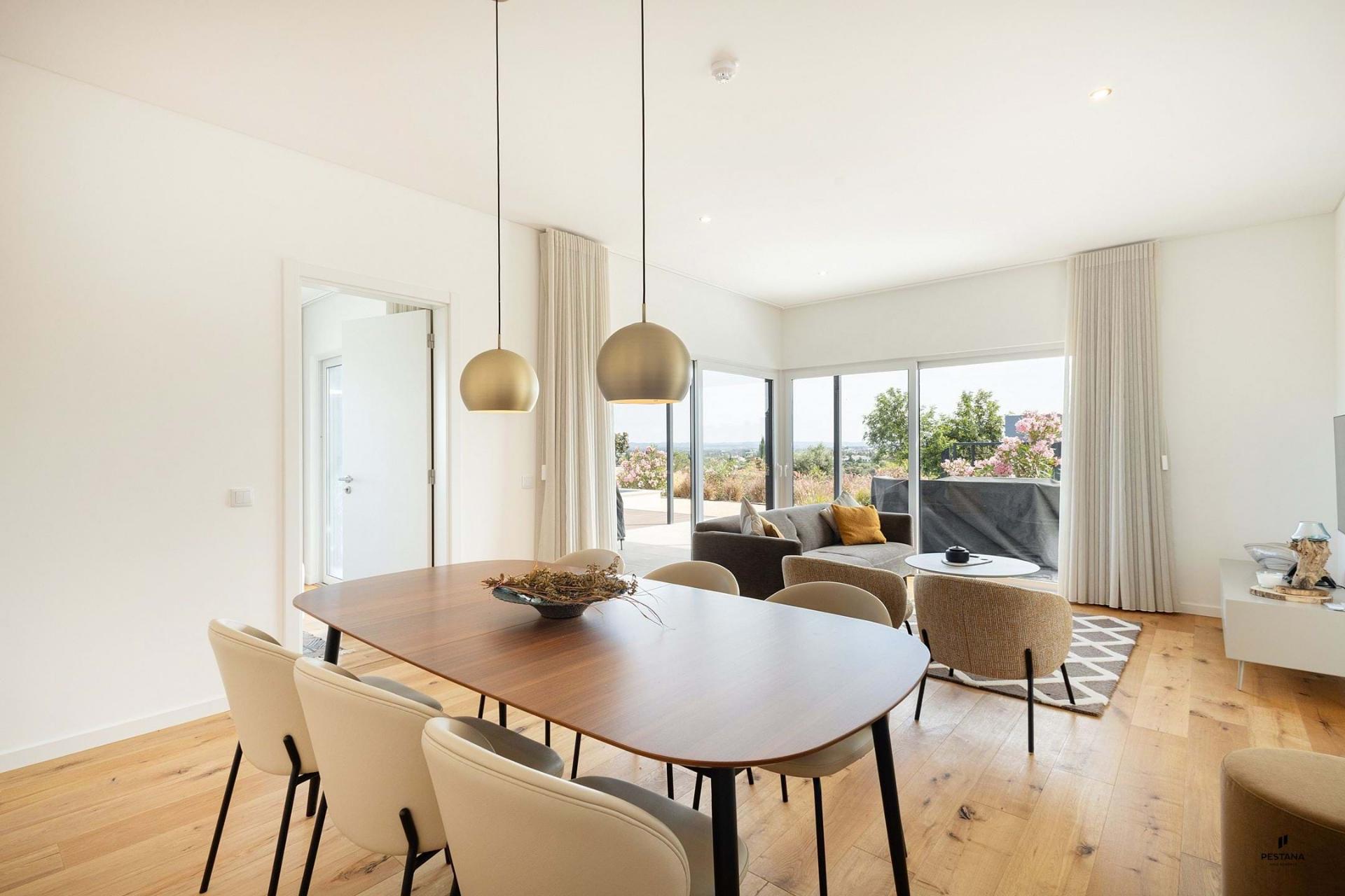 Moradia contemporânea com piscina privada e vistas deslumbrantes sobre Monchique
