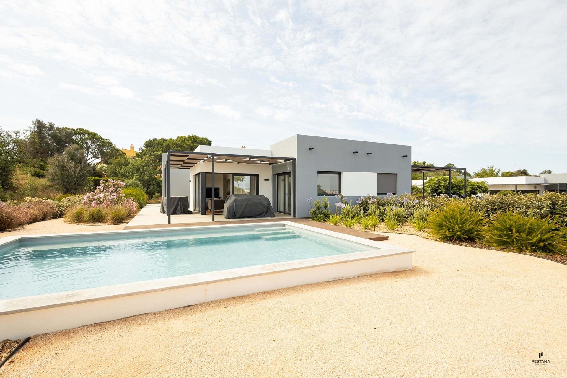 Moradia contemporânea com piscina privada e vistas deslumbrantes sobre Monchique