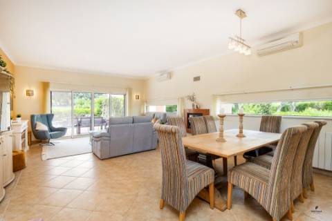 Moradia T4 com piscina com vista Golf