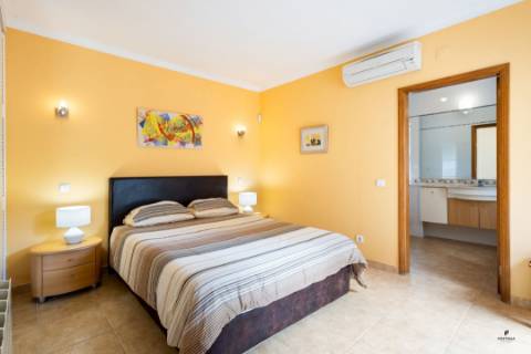 Moradia T4 com piscina com vista Golf