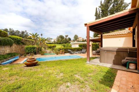 Moradia T4 com piscina com vista Golf