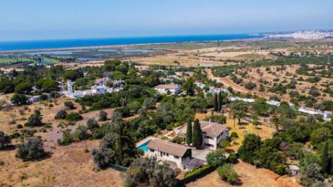 Quinta Exclusiva em Albufeira | T6 + T3 | Piscina, Sauna e Vista Mar