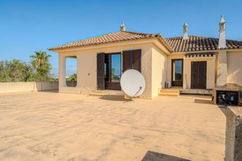 Quinta Exclusiva em Albufeira | T6 + T3 | Piscina, Sauna e Vista Mar