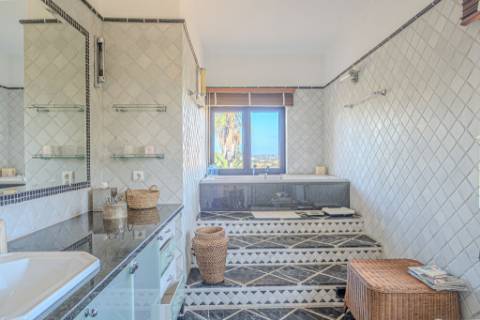 Quinta Exclusiva em Albufeira | T6 + T3 | Piscina, Sauna e Vista Mar