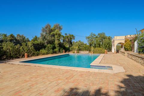 Quinta Exclusiva em Albufeira | T6 + T3 | Piscina, Sauna e Vista Mar