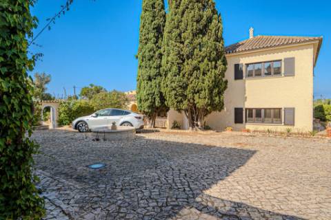 Quinta Exclusiva em Albufeira | T6 + T3 | Piscina, Sauna e Vista Mar