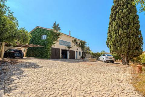 Quinta Exclusiva em Albufeira | T6 + T3 | Piscina, Sauna e Vista Mar