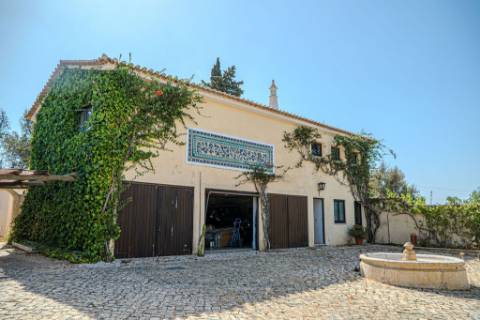 Quinta Exclusiva em Albufeira | T6 + T3 | Piscina, Sauna e Vista Mar