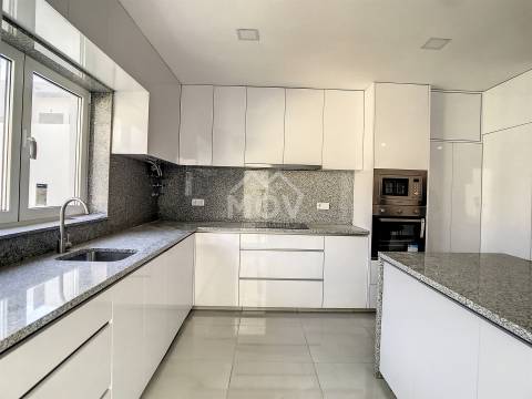 Moradia T3 com garagem fechada