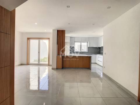 Moradia T3 com garagem fechada