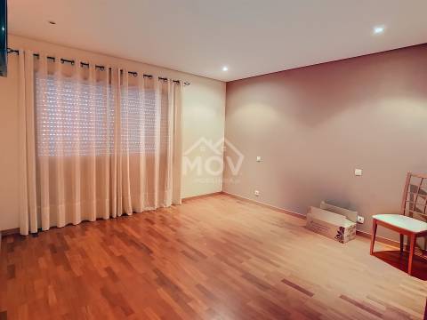 Apartamento T3 com terraço e jardim privativo