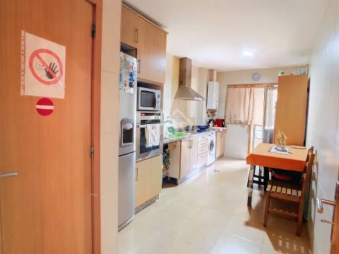 Apartamento T3 com terraço e jardim privativo