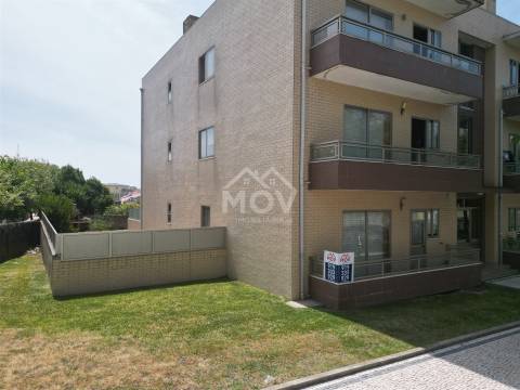 Apartamento T3 com terraço e jardim privativo